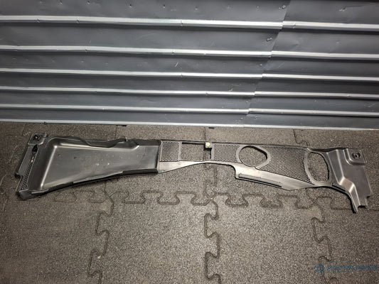 Grila stergatoare AUDI A4 IV Avant 8K5, B8 2007 - 2015 2.0 TDI CAGA, CJCA, CMEA, CMFA 8K1819447