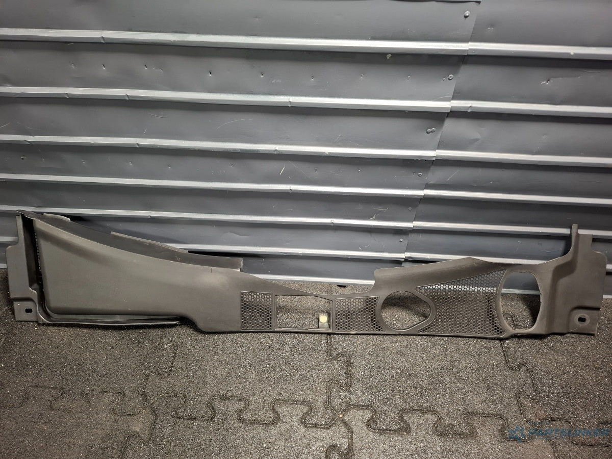 Grila stergatoare AUDI A4 IV Avant 8K5, B8 2007 - 2015 2.0 TDI CAGA, CJCA, CMEA, CMFA 8K1819447