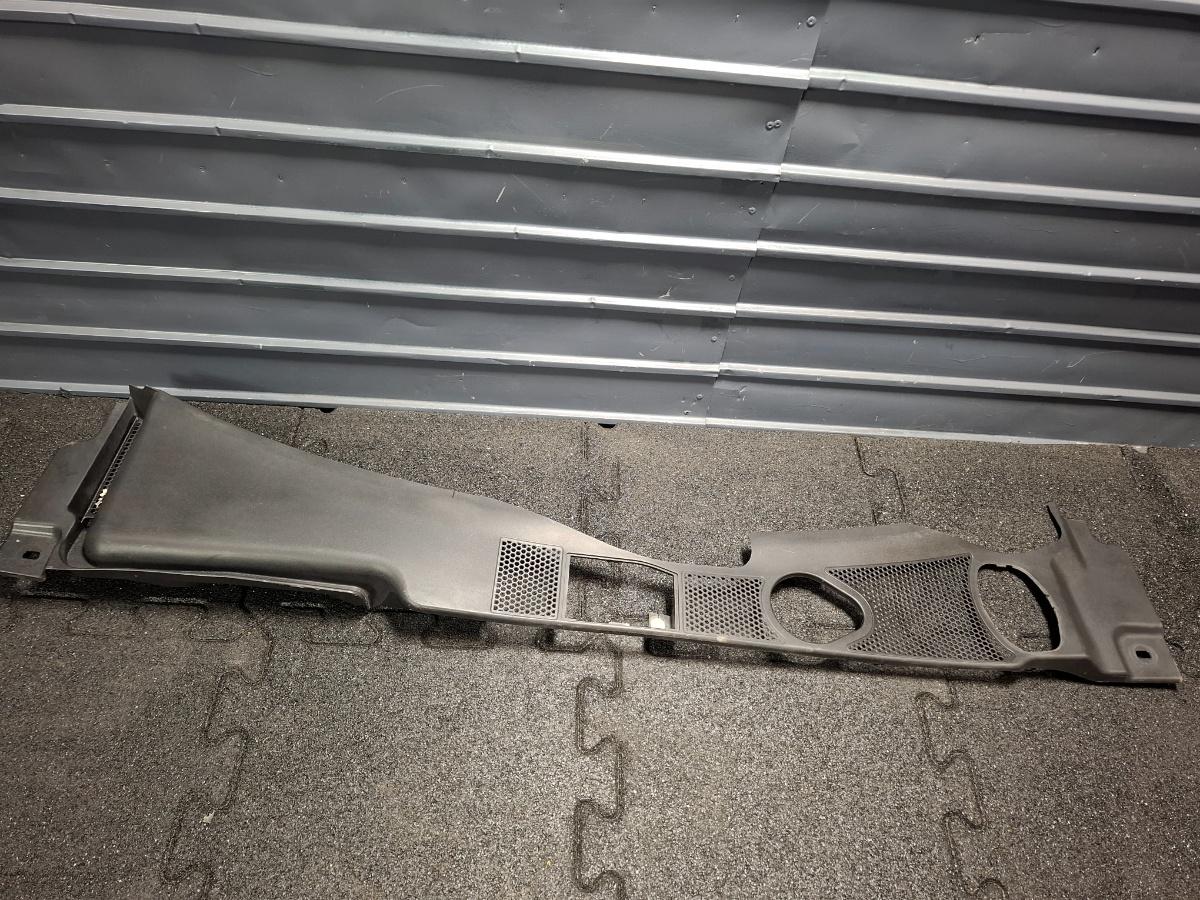 Grila stergatoare AUDI A4 IV Avant 8K5, B8 2007 - 2015 2.0 TDI CAGA, CJCA, CMEA, CMFA 8K1819447