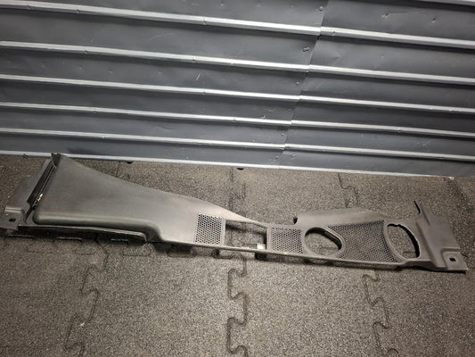 Grila stergatoare AUDI A4 IV Avant 8K5, B8 2007 - 2015 2.0 TDI CAGA, CJCA, CMEA, CMFA 8K1819447