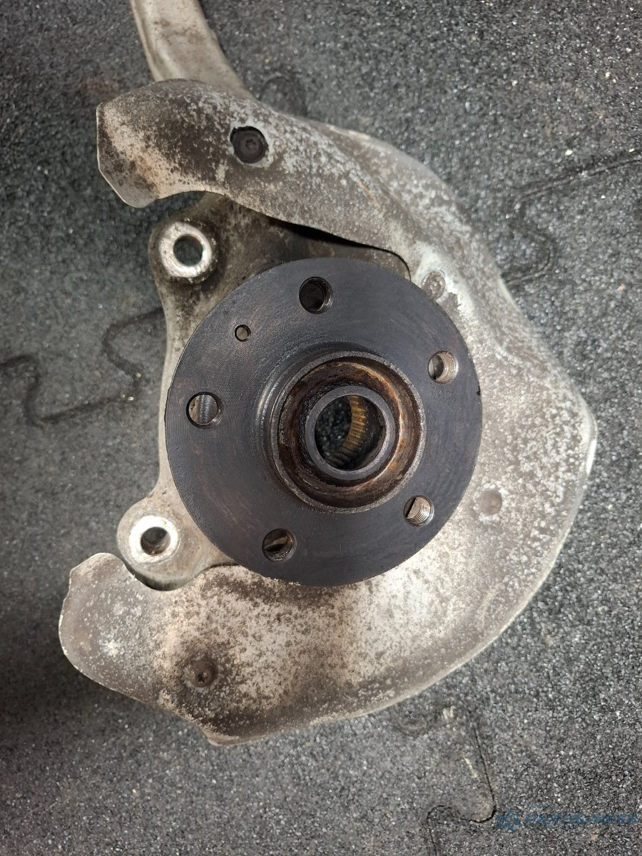 Fuzeta dreapta fata defecta AUDI A4 IV Avant 8K5, B8 2007 - 2010 TDI CAGA 8K0407254R