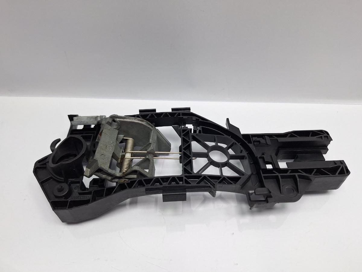 Maner/suport exterior usa  stanga spate VOLKSWAGEN PASSAT Variant 3C5 2005 - 2011 TDI 16V BKP, CBAB 3C0837885J