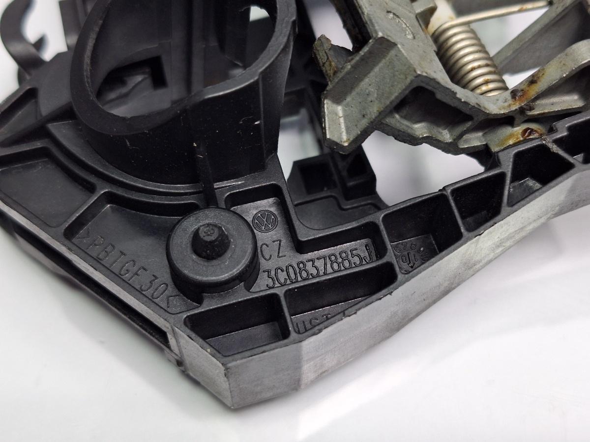Maner/suport exterior usa  stanga spate VOLKSWAGEN PASSAT Variant 3C5 2005 - 2011 TDI 16V BKP, CBAB 3C0837885J