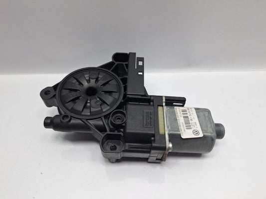 Motoras macara geam stanga fata VOLKSWAGEN PASSAT Variant 3C5 2005 - 2011 TDI 16V BKP, CBAB 3AA837461