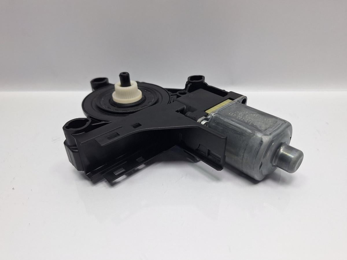 Motoras macara geam stanga fata VOLKSWAGEN PASSAT Variant 3C5 2005 - 2011 TDI 16V BKP, CBAB 3AA837461