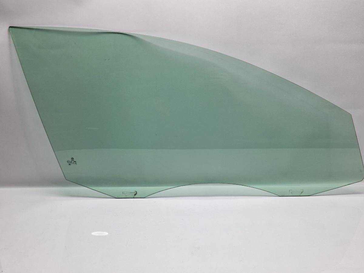 Geam usa dreapta fata VOLKSWAGEN PASSAT Variant 3C5 2005 - 2011 TDI 16V BKP, CBAB SOLIVER 43R-00082 3C4845202B