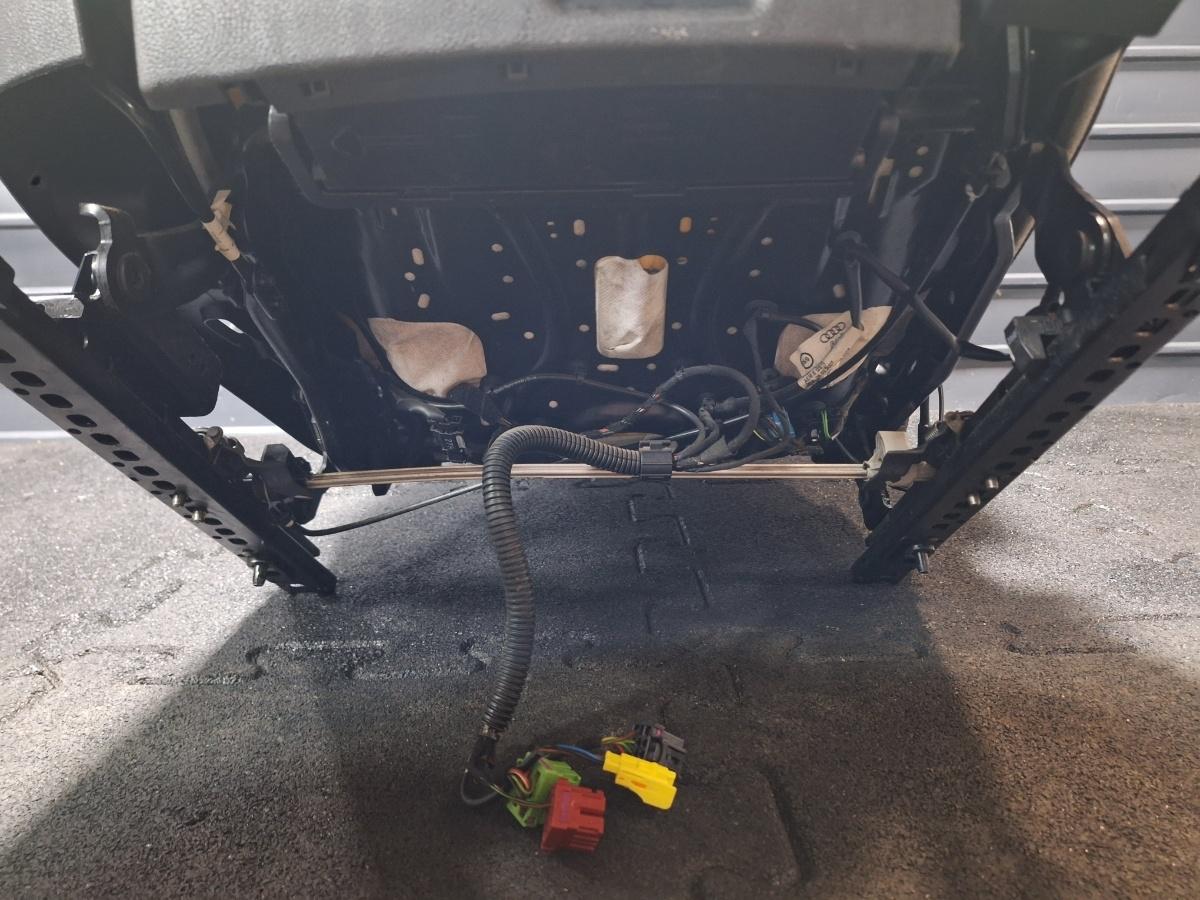Scaun incalzit dreapta AUDI A4 IV Avant 8K5, B8 2007 - 2015 TDI CAGA, CJCA, CMEA, CMFA 8K0881806 , 8K0881406