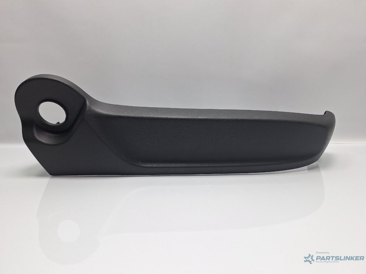 Ornament scaun dreapta VOLKSWAGEN JETTA IV 162, 163, AV3, AV2 2009 - > TDI CAYC 5C6881314