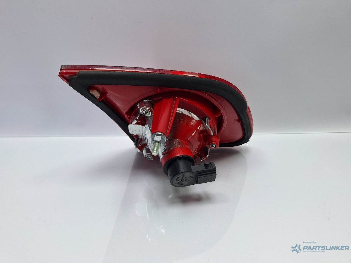 Stop portbagaj dreapta VOLKSWAGEN PASSAT 3C2 2005 - 2010 TDI 16V BKP, CBAB 3C5945094E