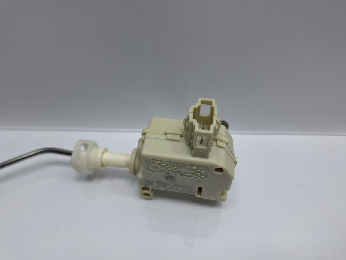 Motoras blocare usita rezervor combustibil VOLKSWAGEN PASSAT 3C2 2005 - 2010 TDI 16V BKP, CBAB 3C0910773