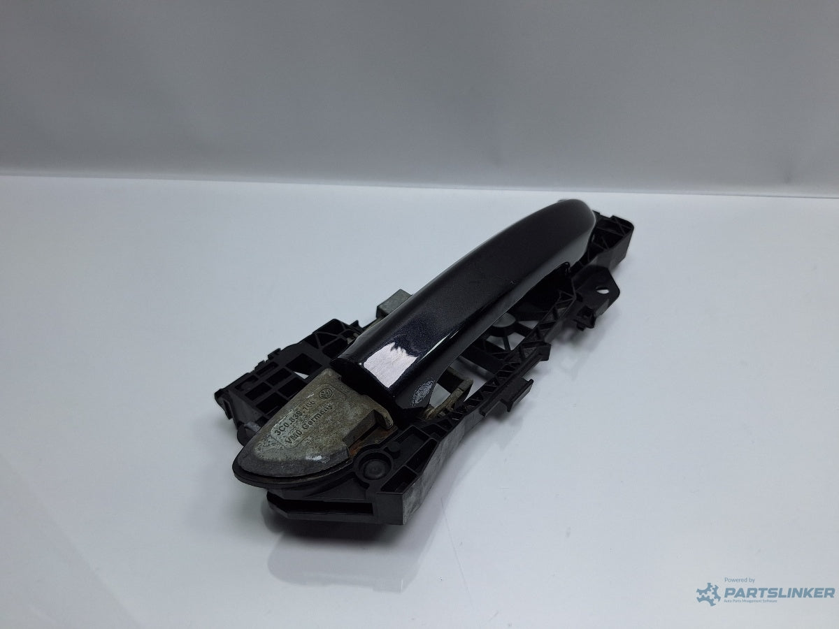 Maner cu suport exterior usa dreapta VOLKSWAGEN PASSAT 3C2 2005 - 2010 TDI 16V BKP, CBAB 3C0857210 , 3C0837886J