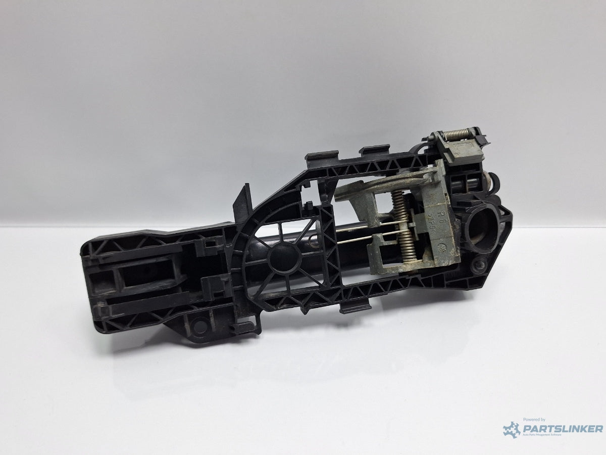 Maner cu suport exterior usa dreapta VOLKSWAGEN PASSAT 3C2 2005 - 2010 TDI 16V BKP, CBAB 3C0857210 , 3C0837886J