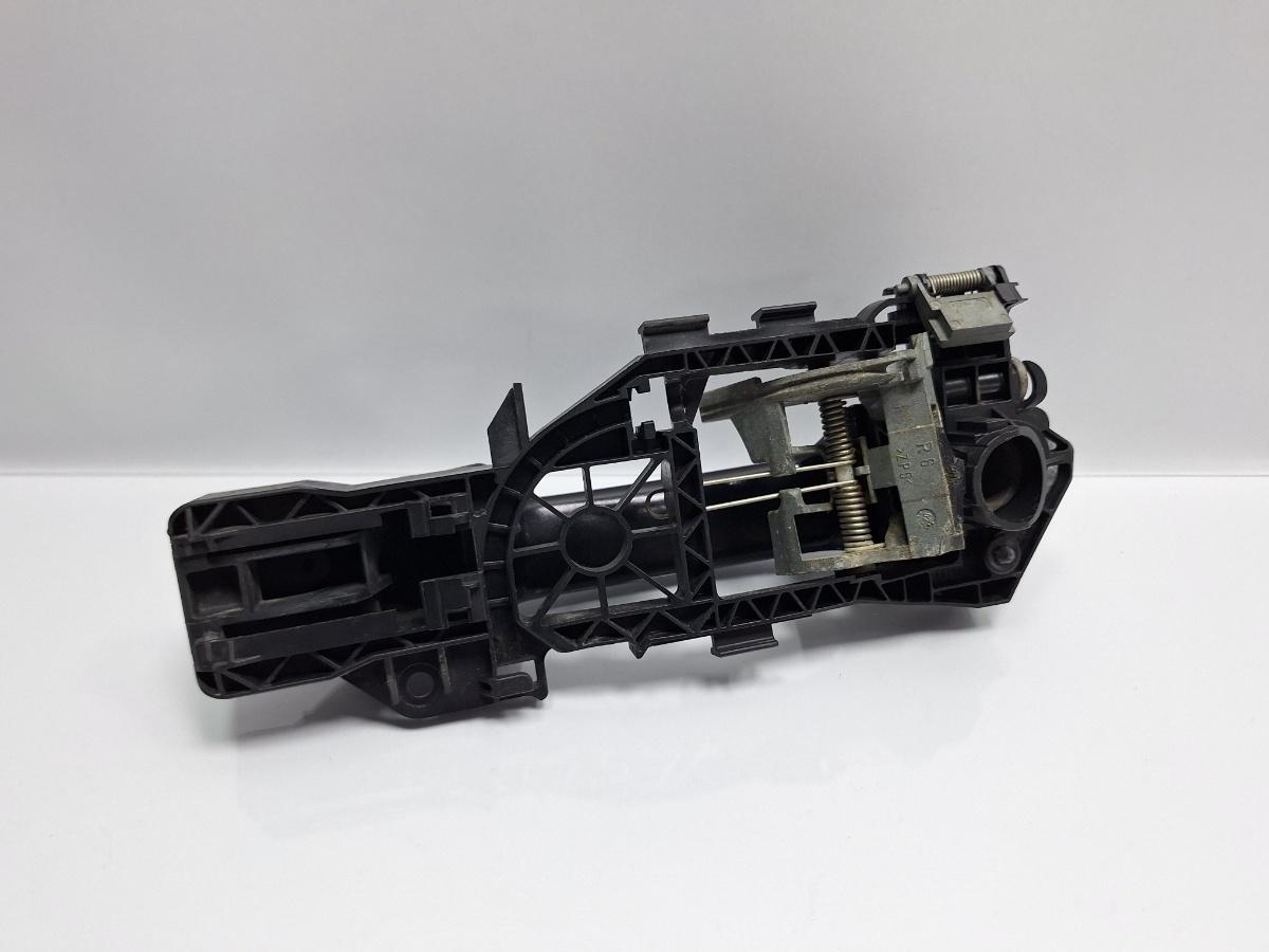 Maner cu suport exterior usa dreapta VOLKSWAGEN PASSAT 3C2 2005 - 2010 TDI 16V BKP, CBAB 3C0857210 , 3C0837886J