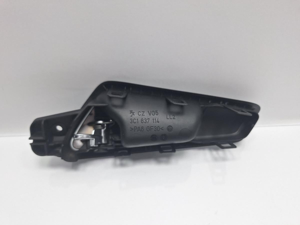 Maner interior usa dreapta fata VOLKSWAGEN PASSAT 3C2 2005 - 2010 TDI 16V BKP, CBAB 3C1837114