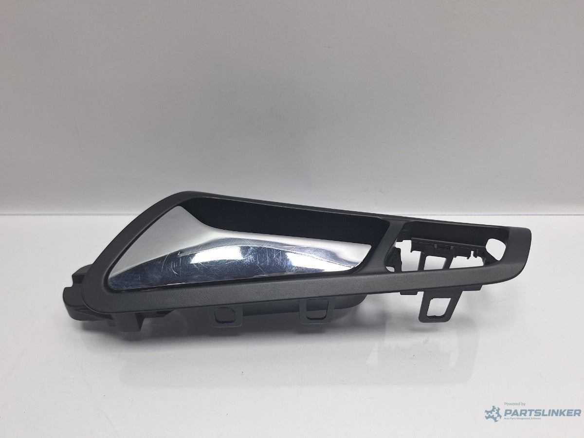 Maner interior usa stanga fata VOLKSWAGEN PASSAT 3C2 2005 - 2010 TDI 16V BKP, CBAB 3C1837113D