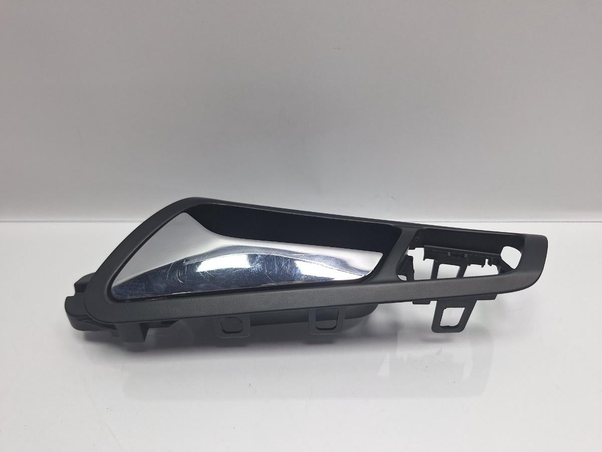 Maner interior usa stanga fata VOLKSWAGEN PASSAT 3C2 2005 - 2010 TDI 16V BKP, CBAB 3C1837113D