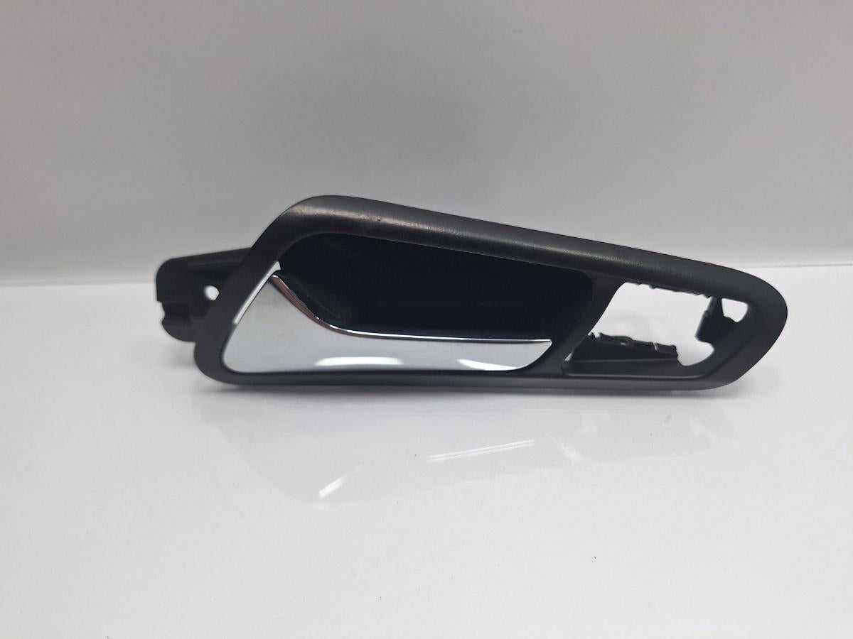 Maner interior usa stanga fata VOLKSWAGEN PASSAT 3C2 2005 - 2010 TDI 16V BKP, CBAB 3C1837113D