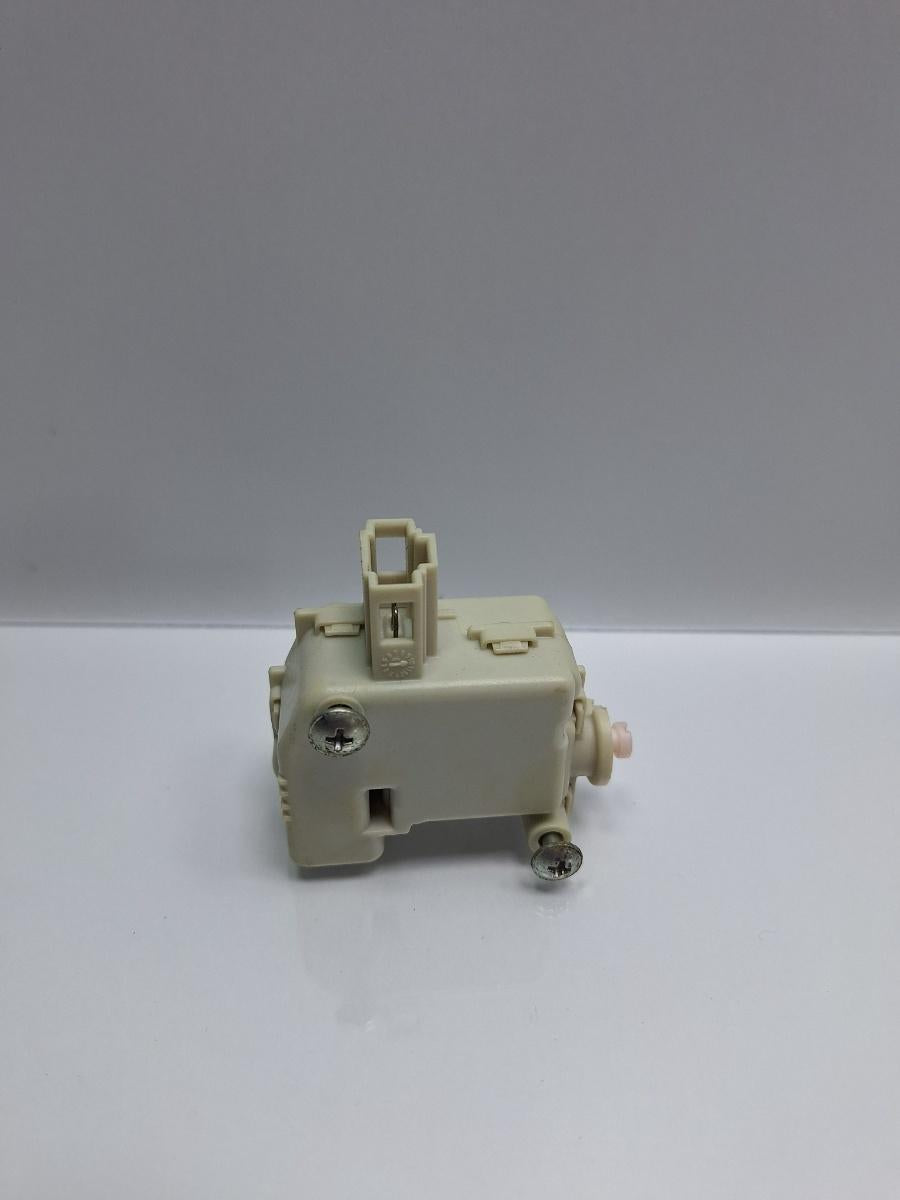 Motoras blocare usita rezervor combustibil VOLKSWAGEN GOLF IV 1J1 1997 - 2007 TDI AGR, ALH 1J6862159B