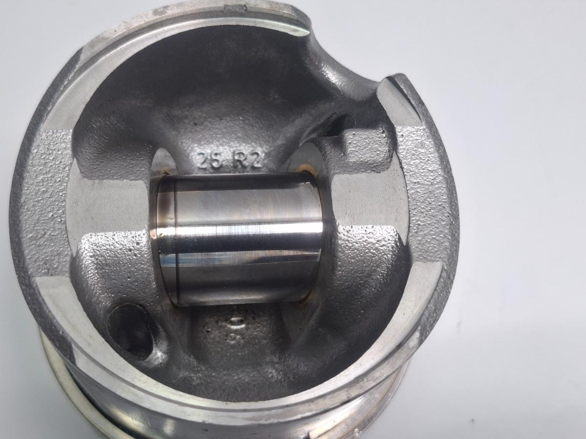 Pistoane motor VOLKSWAGEN PASSAT 3C2 2005 - 2010 TDI 16V BKP 03G107065C