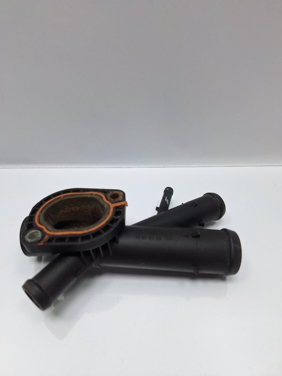 Flansa lichid racire VOLKSWAGEN PASSAT 365 2010 - 2014 2.0 TDi BlueMotion CFFB 03L121131AA