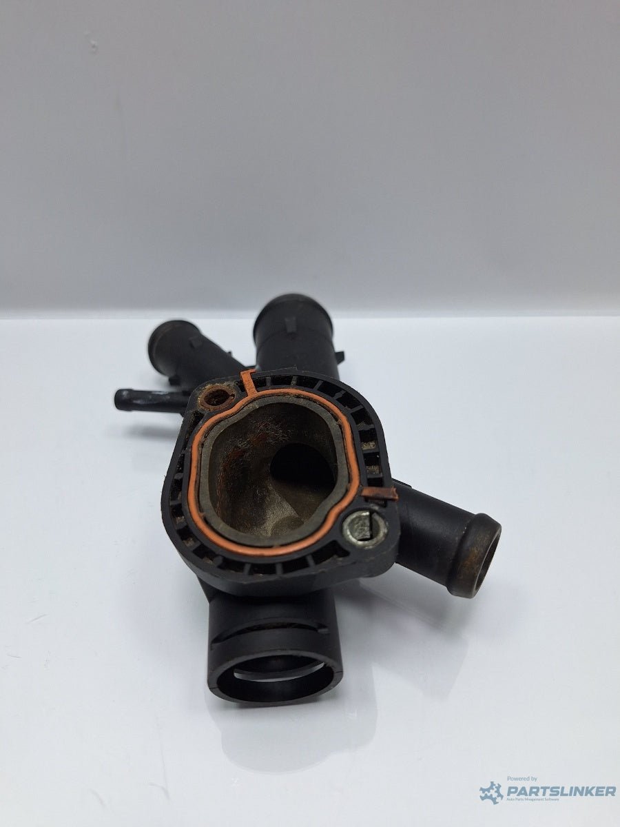 Flansa lichid racire VOLKSWAGEN PASSAT 365 2010 - 2014 2.0 TDi BlueMotion CFFB 03L121131AA