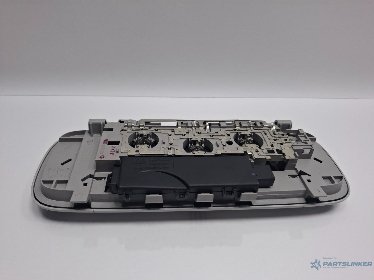 Plafoniera lumini pasageri VOLKSWAGEN TOURAN 1T1, 1T2 2003 - 2010 TDI BMM 1K0947291G