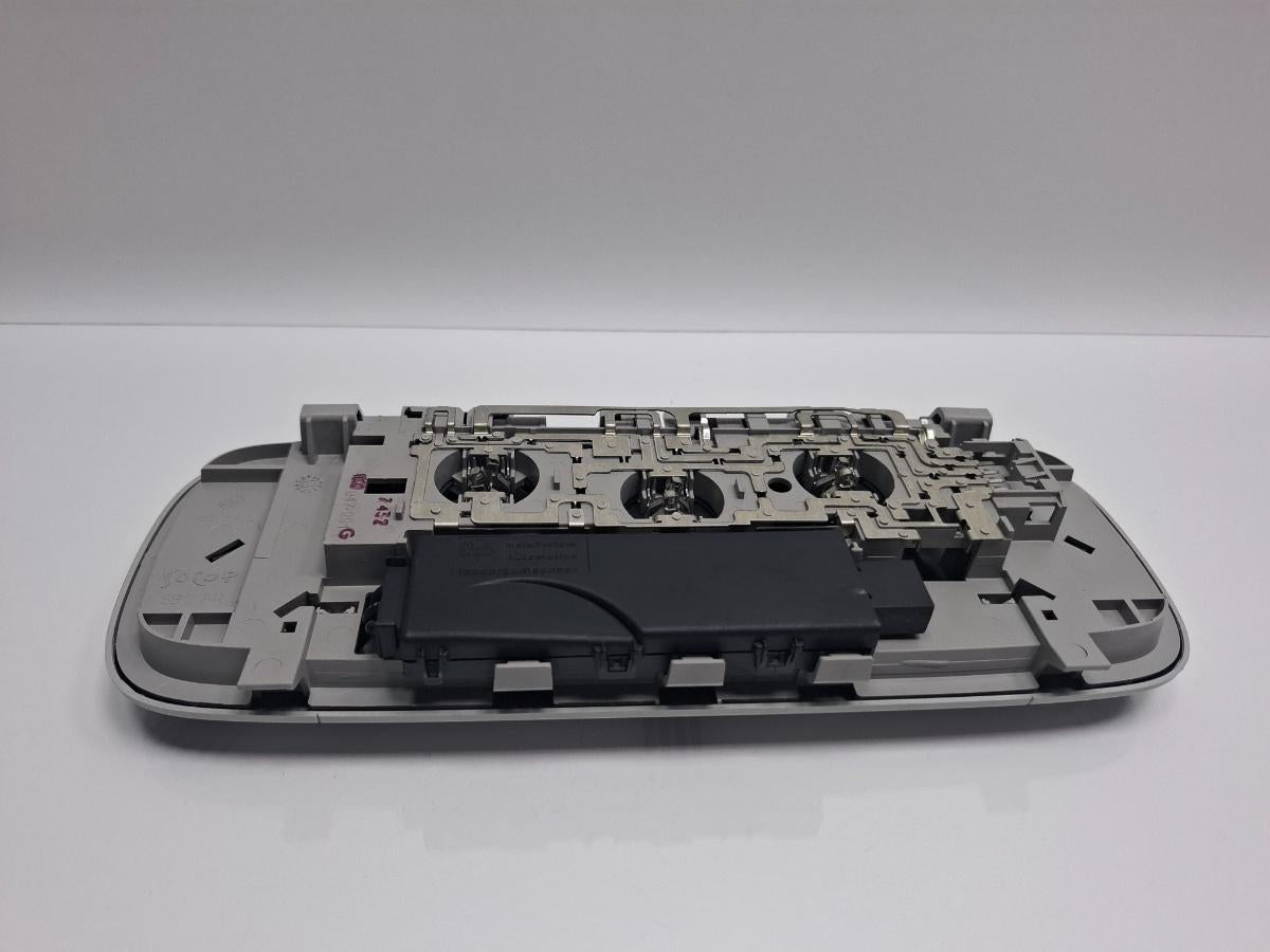 Plafoniera lumini pasageri VOLKSWAGEN TOURAN 1T1, 1T2 2003 - 2010 TDI BMM 1K0947291G