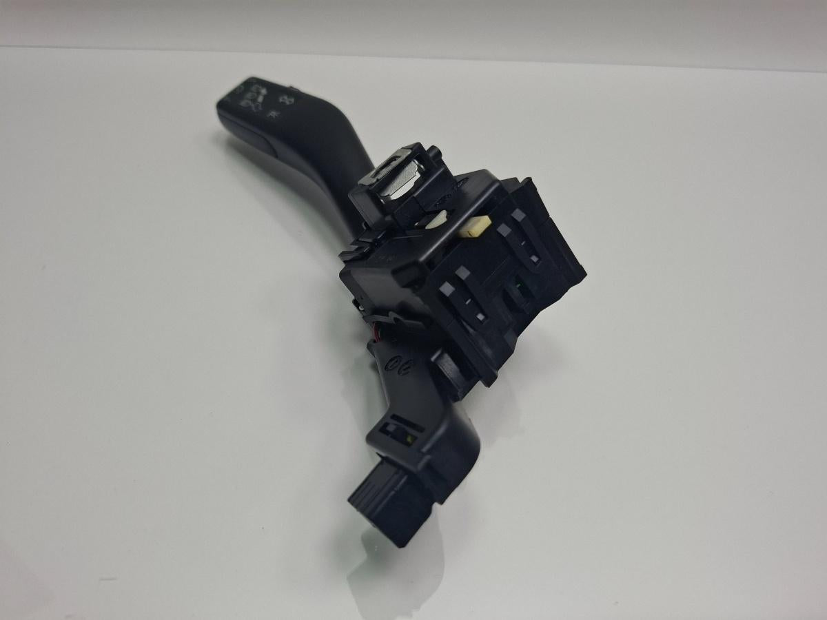 Maneta semnalizare cu tempomat VOLKSWAGEN TOURAN 1T1, 1T2 2003 - 2010 TDI BMM 1K0953513F