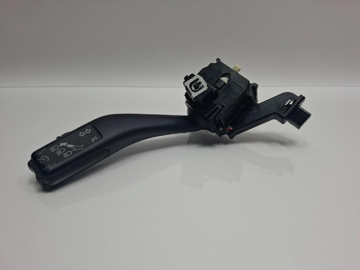 Maneta semnalizare cu tempomat VOLKSWAGEN TOURAN 1T1, 1T2 2003 - 2010 TDI BMM 1K0953513F