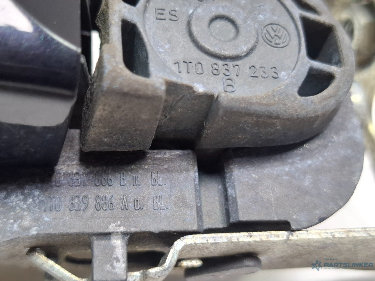 Maner exterior cu suport dreapta VOLKSWAGEN TOURAN 1T1, 1T2 2003 - 2010 TDI BMM 1T0837886B