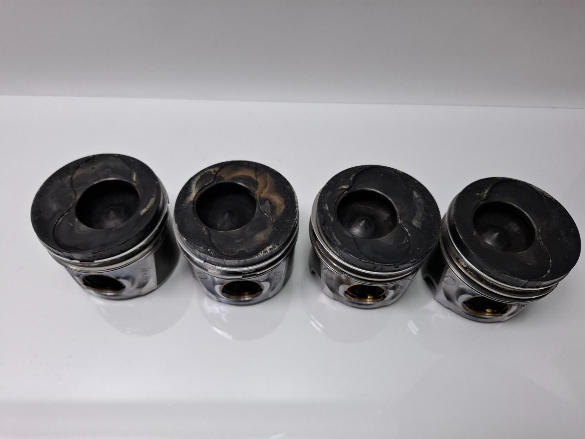 Set pistoane VOLKSWAGEN GOLF V 1K1 2003 - 2009 TDI BKC, BLS, BXE 038107065LC, 038107065LH
