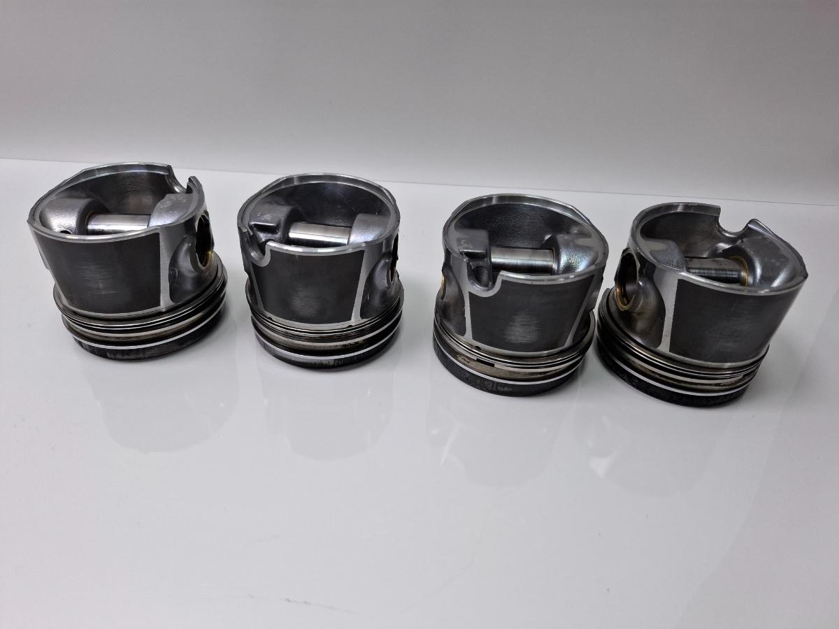 Set pistoane VOLKSWAGEN GOLF V 1K1 2003 - 2009 TDI BKC, BLS, BXE 038107065LC, 038107065LH