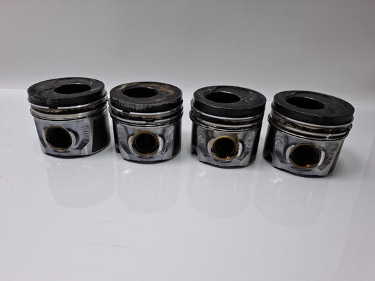 Set pistoane VOLKSWAGEN GOLF V 1K1 2003 - 2009 TDI BKC, BLS, BXE 038107065LC, 038107065LH