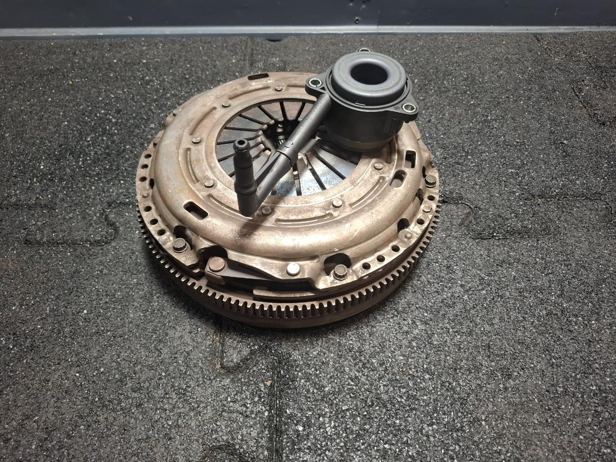 Volanta cu masa dubla VOLKSWAGEN TOURAN 1T1, 1T2 2003 - 2010 TDI BMM 03L105266A