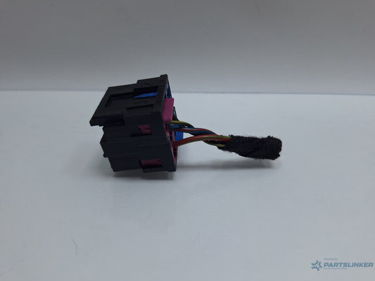 Mufa conector releu VOLKSWAGEN TOURAN 1T1, 1T2 2003 - 2010 TDI BMM 7M0937632