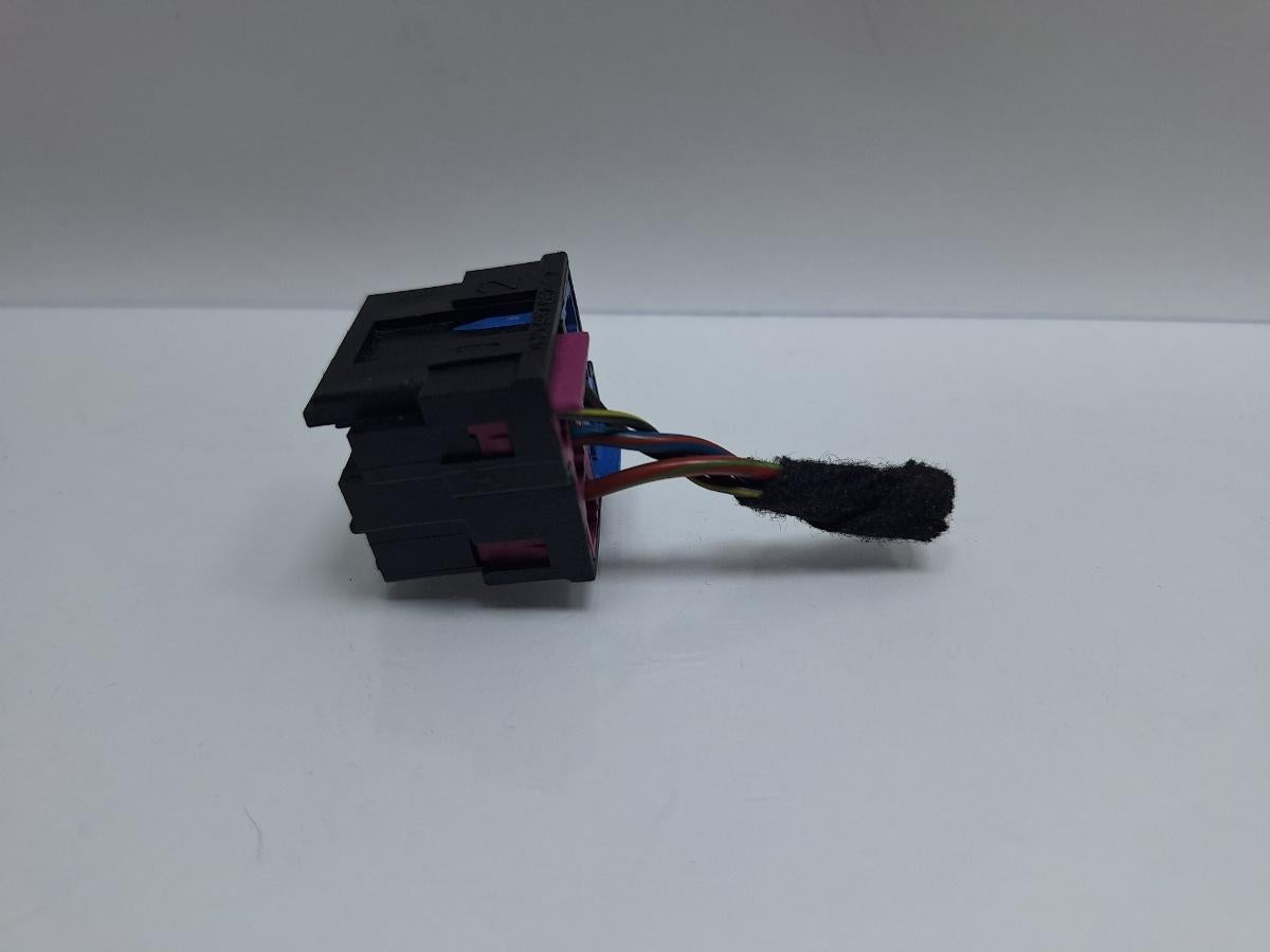 Mufa conector releu VOLKSWAGEN TOURAN 1T1, 1T2 2003 - 2010 TDI BMM 7M0937632