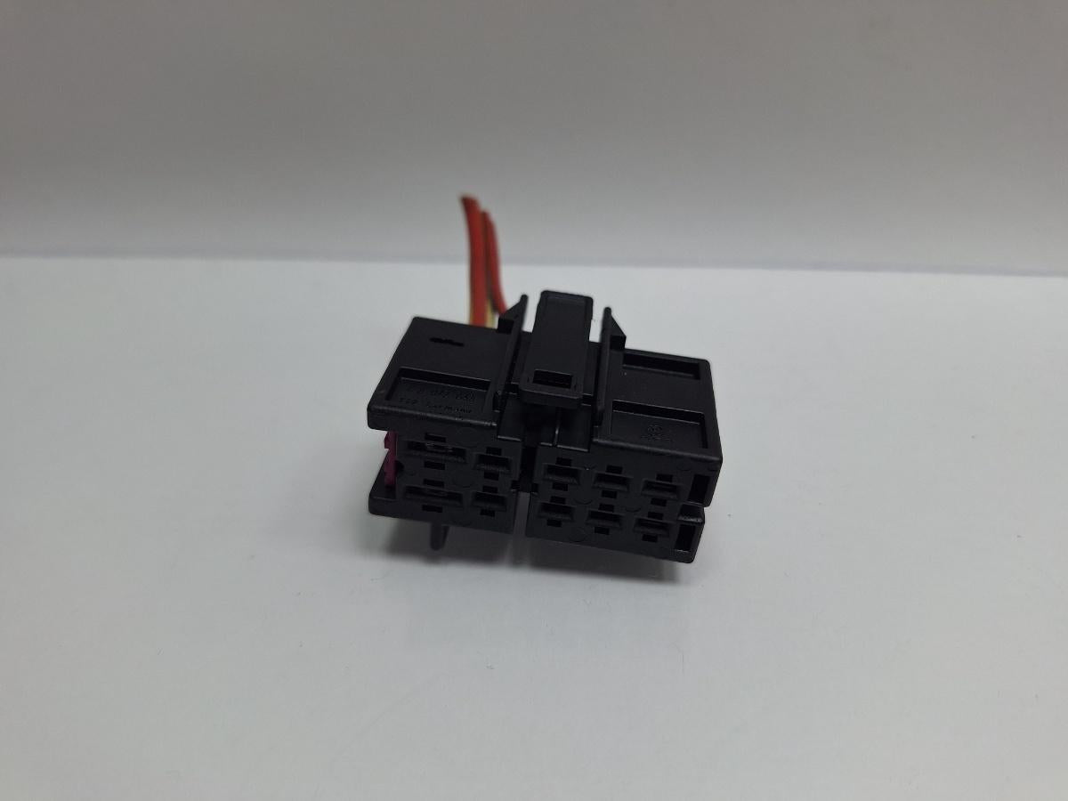 Mufa conector modul de confort VOLKSWAGEN TOURAN 1T1, 1T2 2003 - 2010 TDI BMM 1K0972643