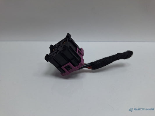 Mufa conector releu VOLKSWAGEN TOURAN 1T1, 1T2 2003 - 2010 TDI BMM 443937527