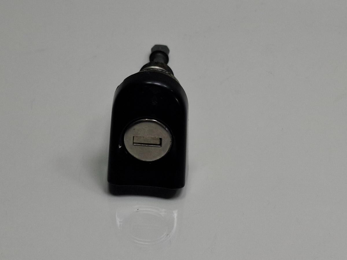 Butuc usa stanga fata VOLKSWAGEN TOURAN 1T1, 1T2 2003 - 2010 TDI BMM 1T0837167B