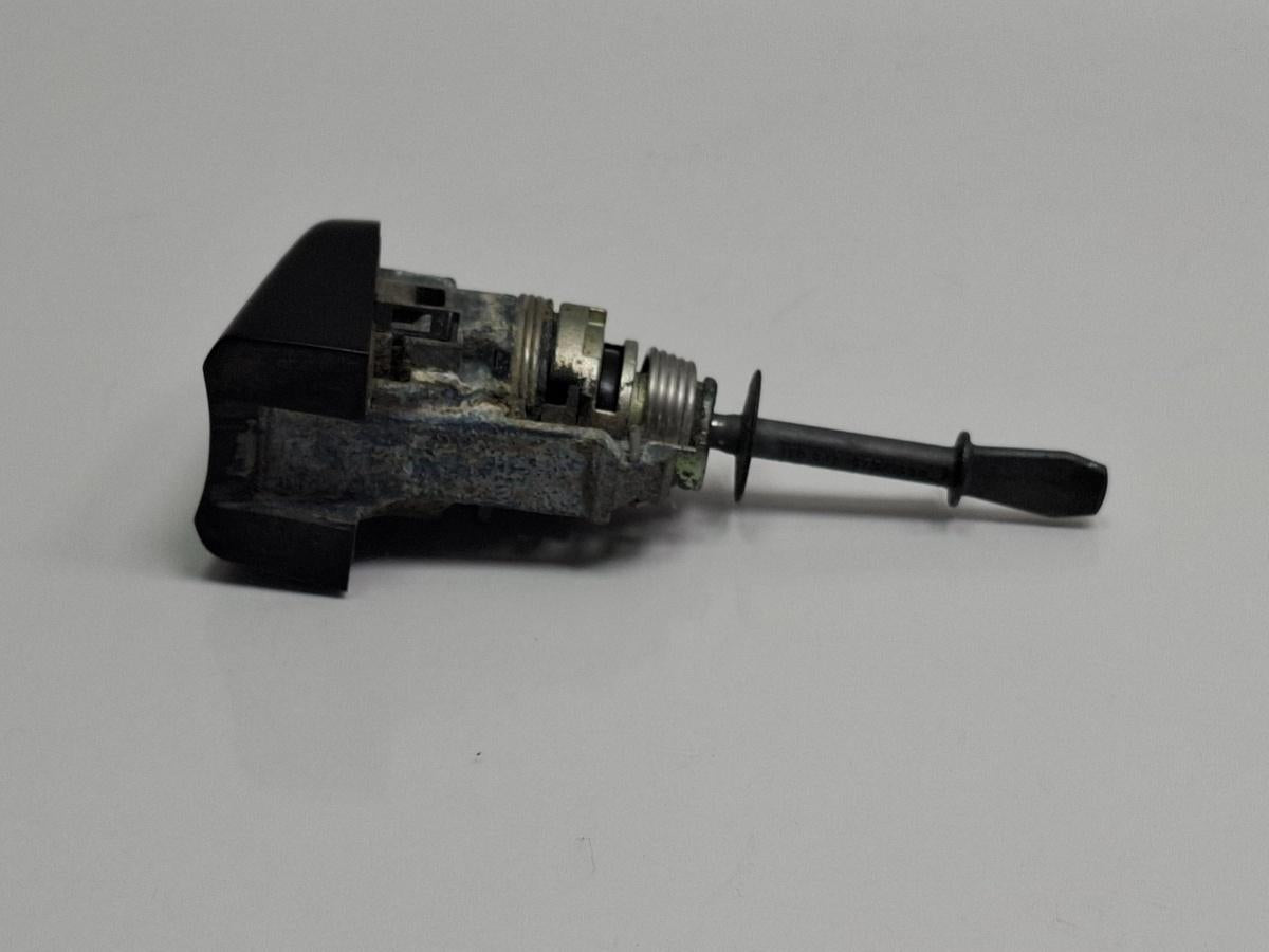 Butuc usa stanga fata VOLKSWAGEN TOURAN 1T1, 1T2 2003 - 2010 TDI BMM 1T0837167B