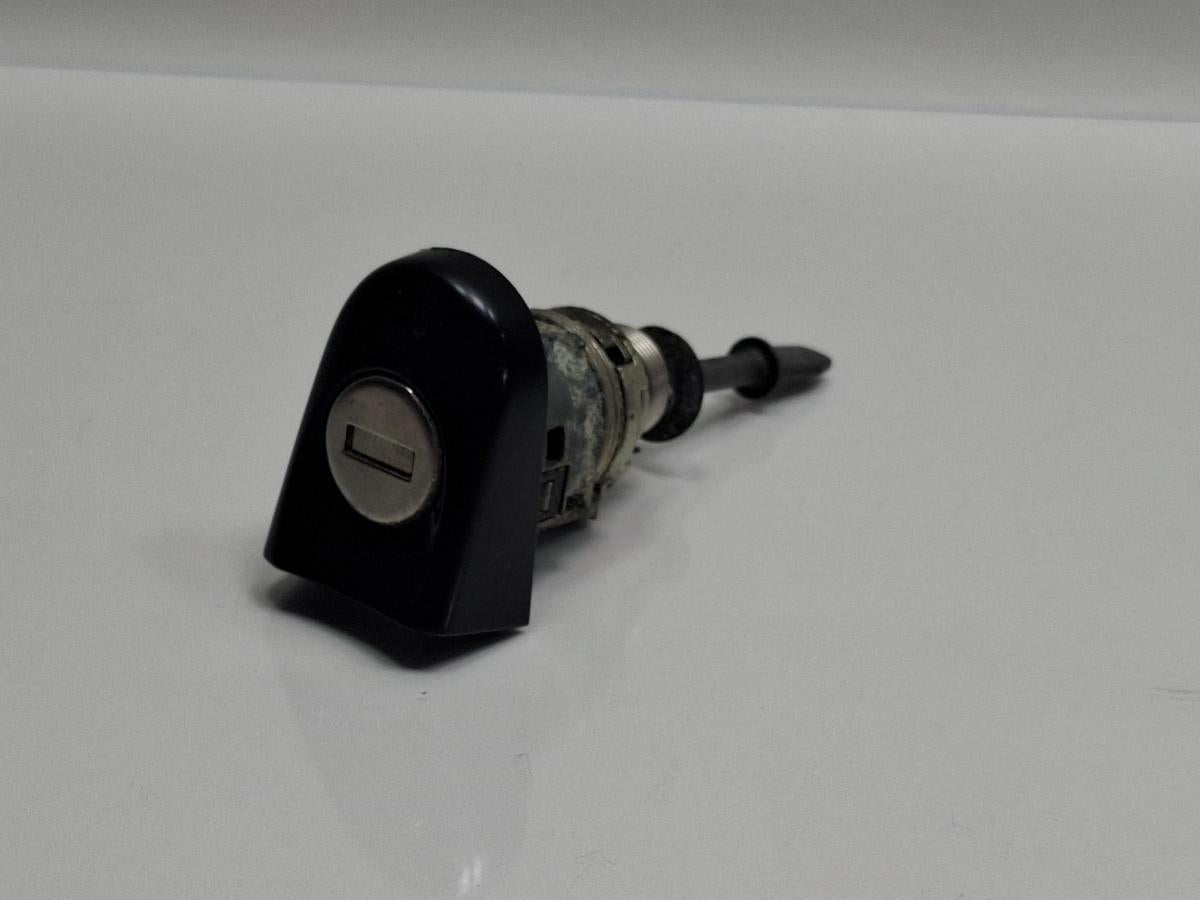 Butuc usa stanga fata VOLKSWAGEN TOURAN 1T1, 1T2 2003 - 2010 TDI BMM 1T0837167B