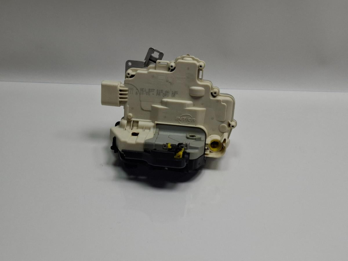 Broasca usa stanga fata AUDI A4 III Avant 8ED, B7 2004 - 2008 TDI BKE, BRB 8E1837015AA