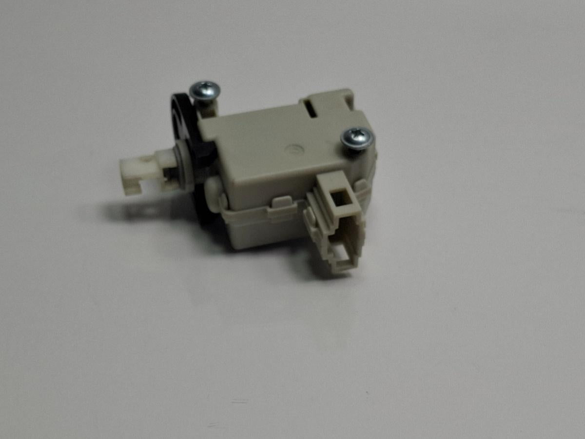 Motoras deschidere rezervor AUDI A4 III Avant 8ED, B7 2004 - 2008 TDI BKE, BRB 8E0862153A