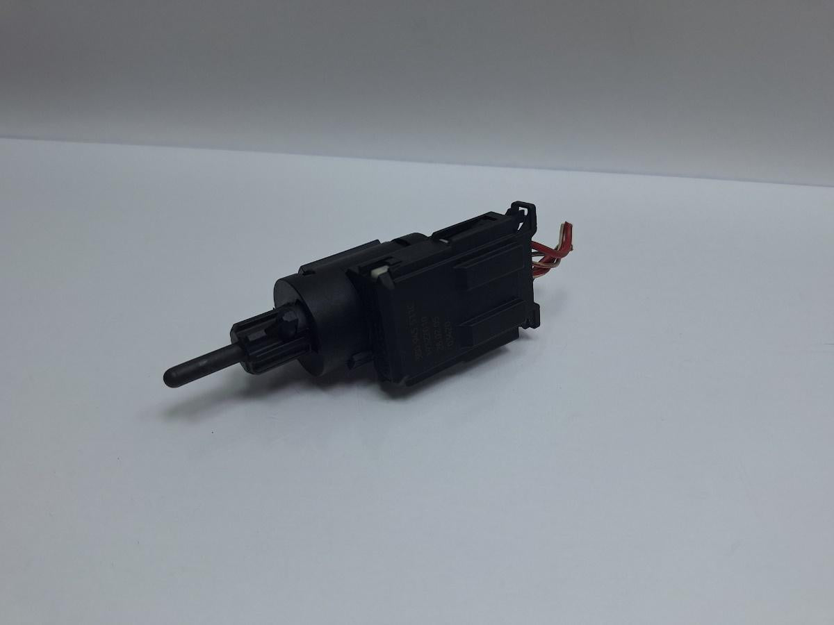 Comutator senzor pedala de frana AUDI A4 III Avant 8ED, B7 2004 - 2008 TDI BKE, BRB 3B0945511C