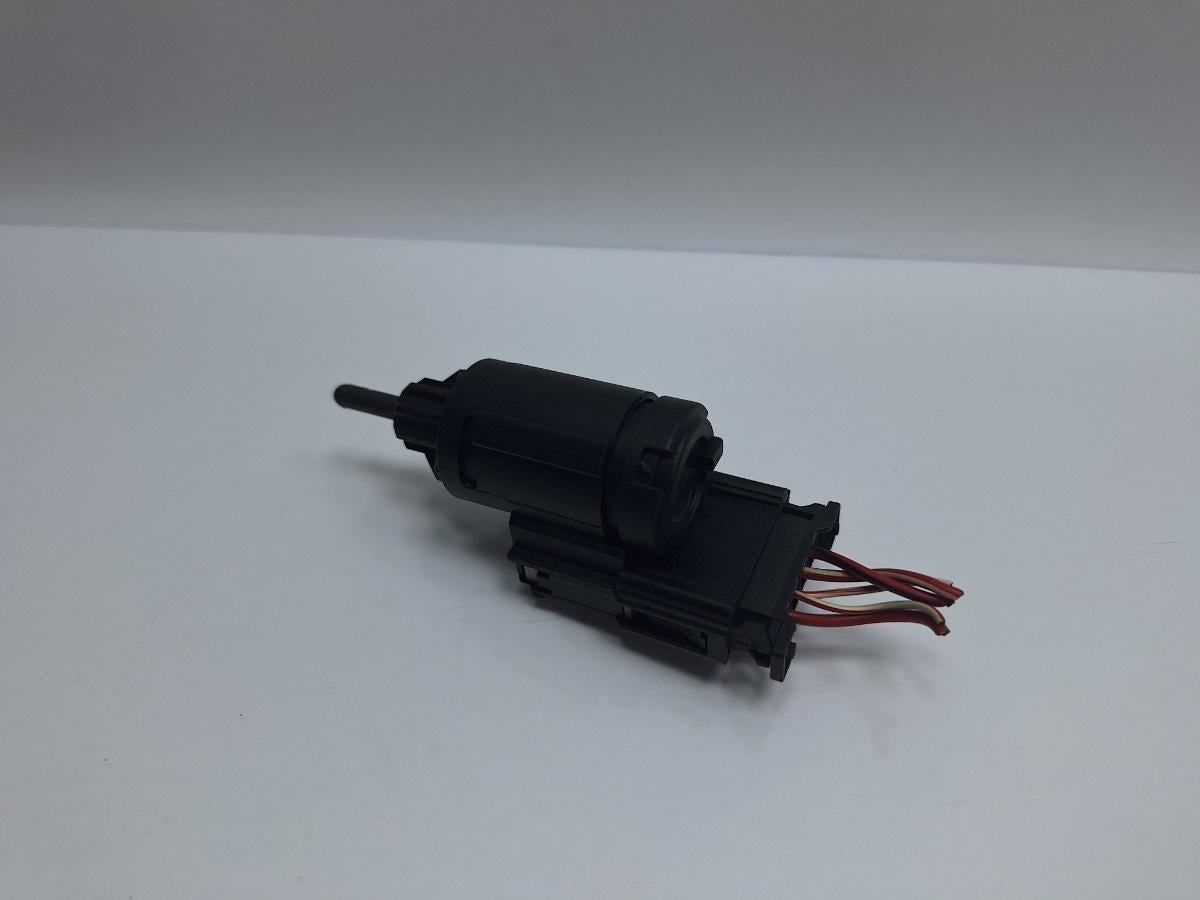 Comutator senzor pedala de frana AUDI A4 III Avant 8ED, B7 2004 - 2008 TDI BKE, BRB 3B0945511C