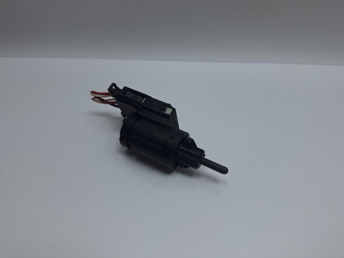 Comutator senzor pedala de frana AUDI A4 III Avant 8ED, B7 2004 - 2008 TDI BKE, BRB 3B0945511C