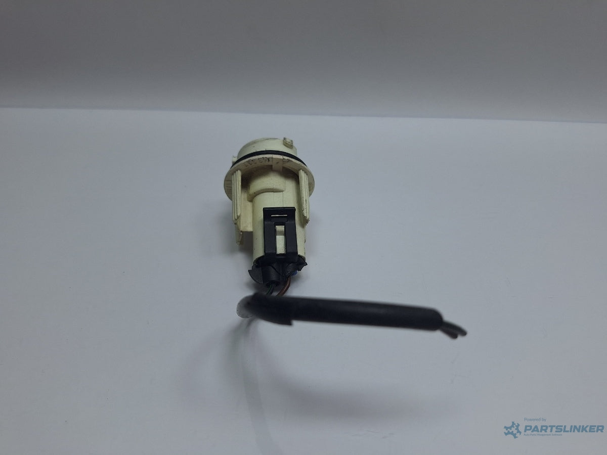 Soclu bec semnalizare  AUDI A4 III Avant 8ED, B7 2004 - 2008 TDI BKE, BRB HELLA 143287 8E0953123