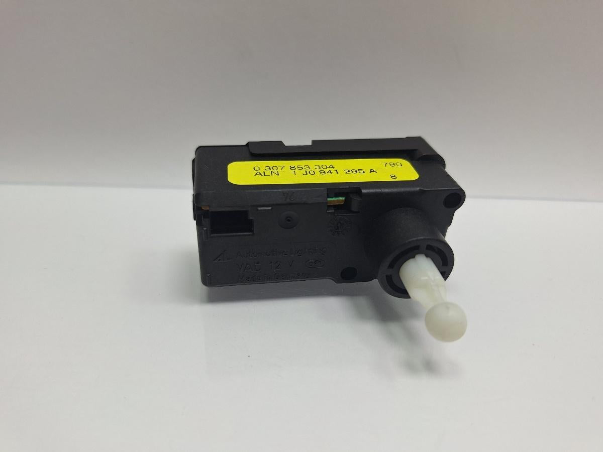 Motoras reglaj nivel far dreapta VOLKSWAGEN TOURAN 1T1, 1T2 2003 - 2010 TDI BMM 1J0941295A