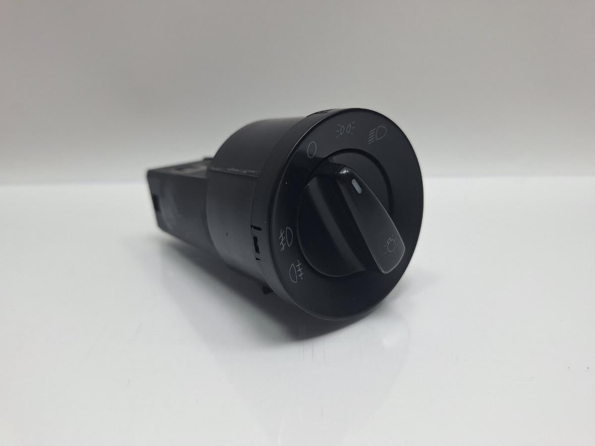 Bloc lumini VOLKSWAGEN PASSAT 3B3 2000 - 2005 1.6 1.6 ALZ 1C0941531A