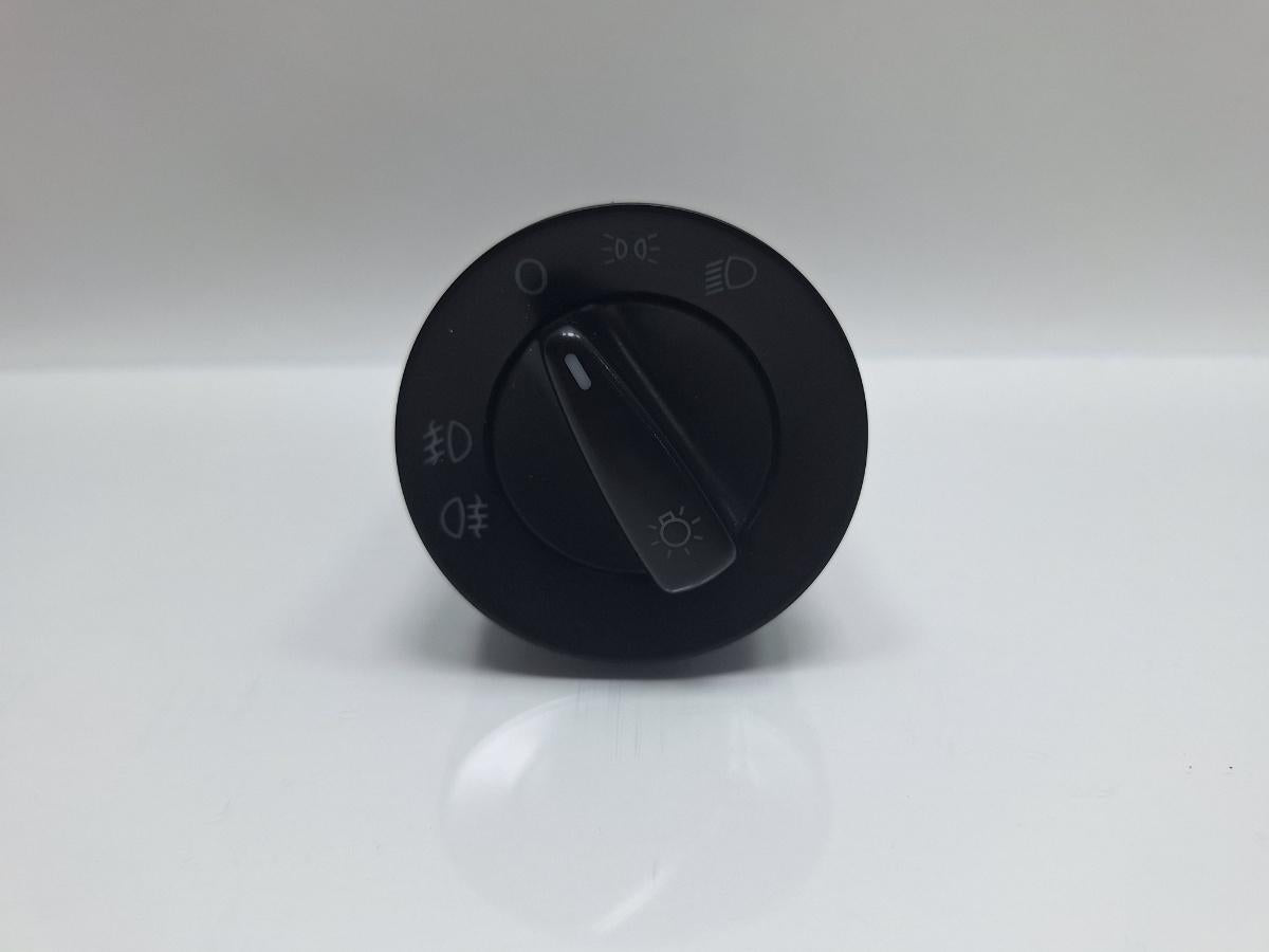 Bloc lumini VOLKSWAGEN PASSAT 3B3 2000 - 2005 1.6 1.6 ALZ 1C0941531A